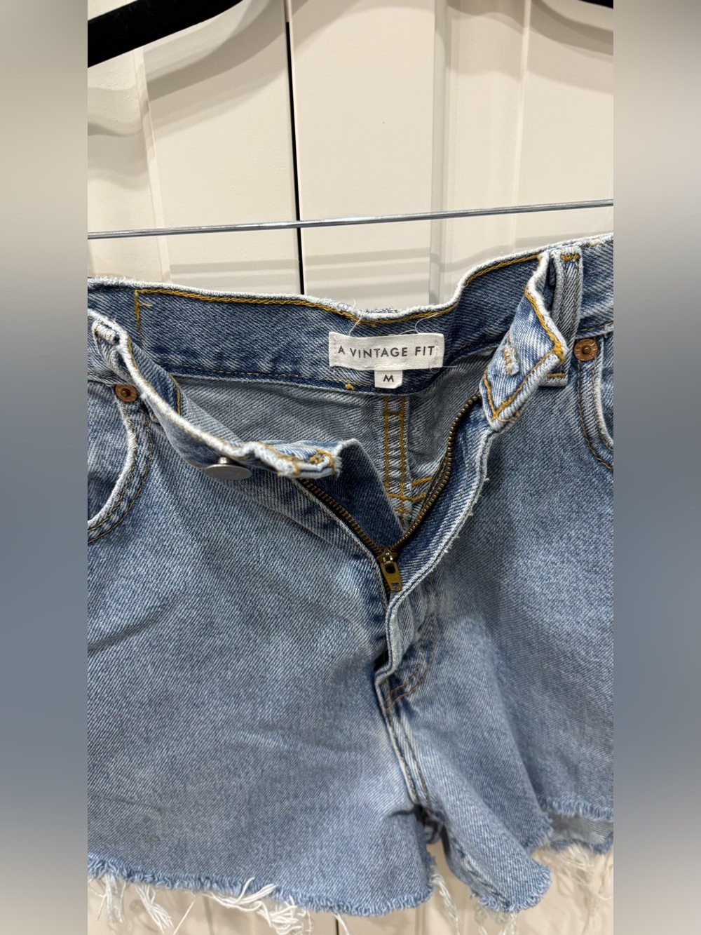Cropped Denim Levi Short in Blue A VINTAGE FIT - Picture 4 of 4
